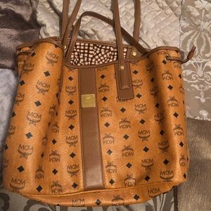 🎄🎄🧡‼️MCM Reversible Tote with pouch‼️😍🧡🎄🎄